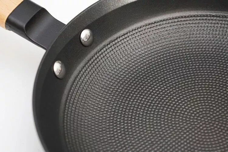 Poêle en Fonte lätt Home 28cm – Manche Bois, Tous Feux