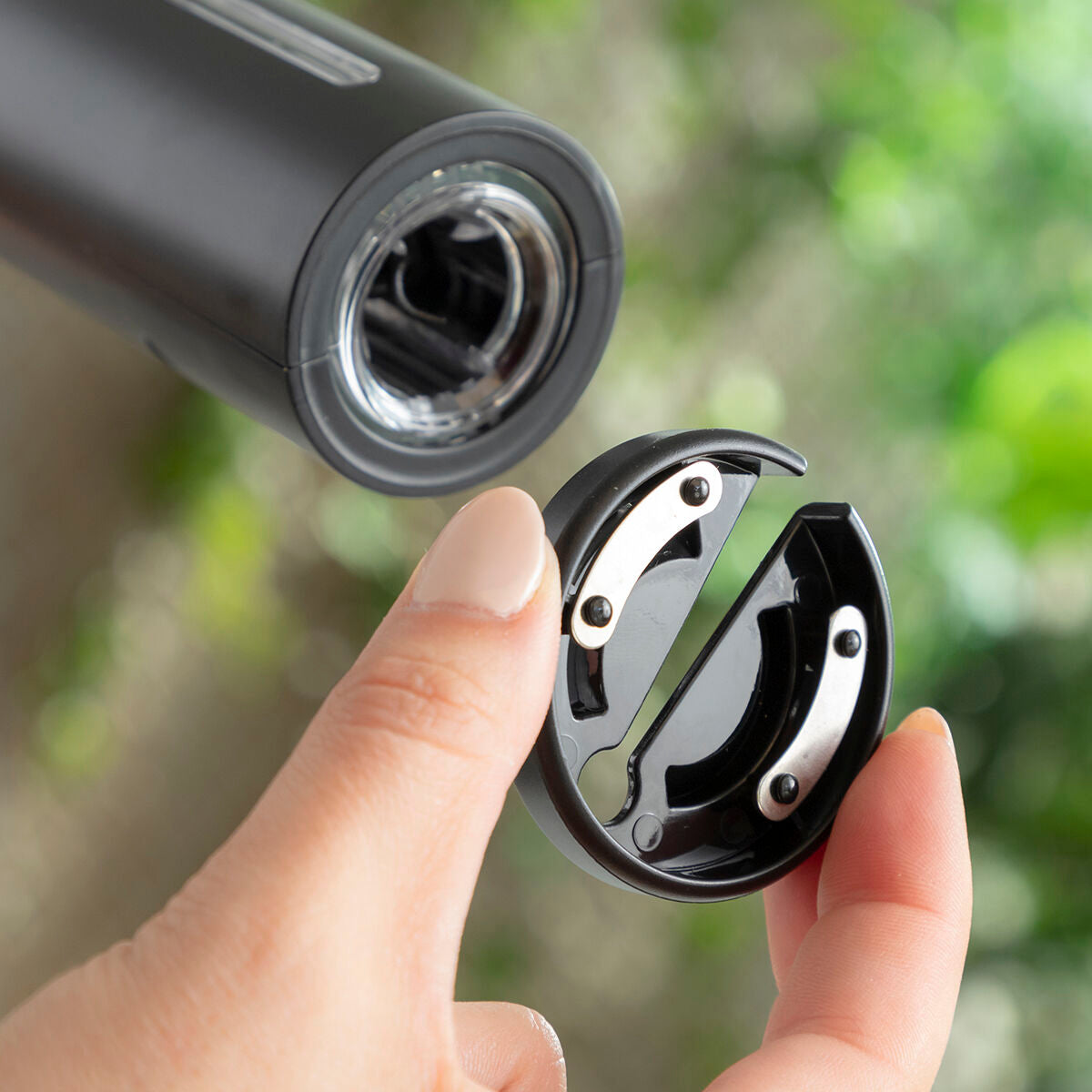 Tire-bouchon Électrique pour Bouteilles de Vin - brikoneo